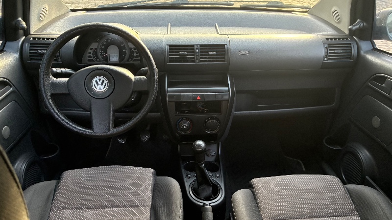 VOLKSWAGEN FOX 1.0 MI CITY 8V 2005/2006 COMPLETO VEÍCULOS GUAPORÉ / Carros no Vale