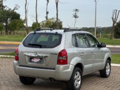 HYUNDAI TUCSON GLS 2.0 16V AUT. 2013/2013 NEURI VEÍCULOS LAJEADO / Carros no Vale