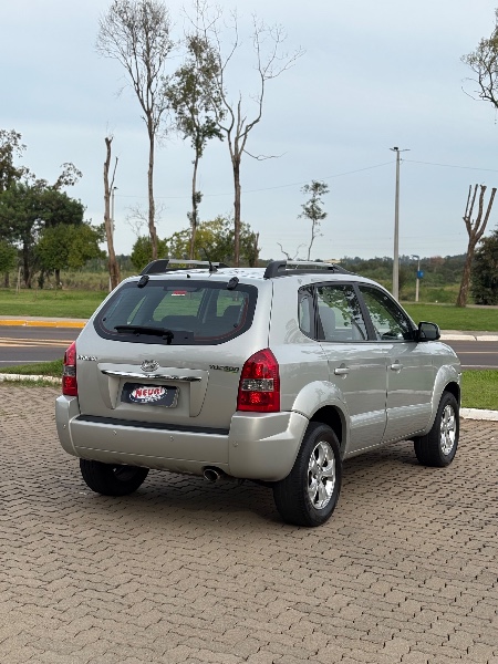 HYUNDAI TUCSON GLS 2.0 16V AUT. 2013/2013 NEURI VEÍCULOS LAJEADO / Carros no Vale