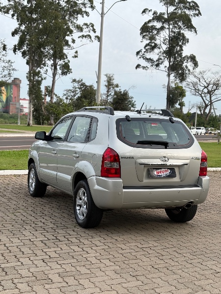 HYUNDAI TUCSON GLS 2.0 16V AUT. 2013/2013 NEURI VEÍCULOS LAJEADO / Carros no Vale
