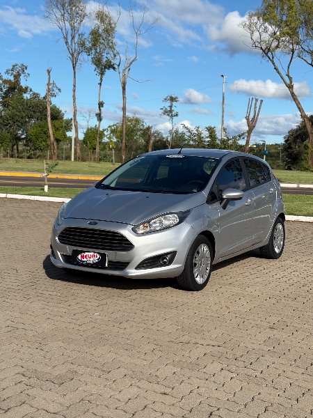 FORD FIESTA 1.5 S HATCH 16V FLEX 4P MANUAL 2015/2015 NEURI VEÍCULOS LAJEADO / Carros no Vale