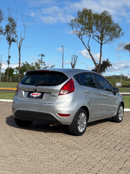 FORD FIESTA 1.5 S HATCH 16V FLEX 4P MANUAL 2015/2015 NEURI VEÍCULOS LAJEADO / Carros no Vale