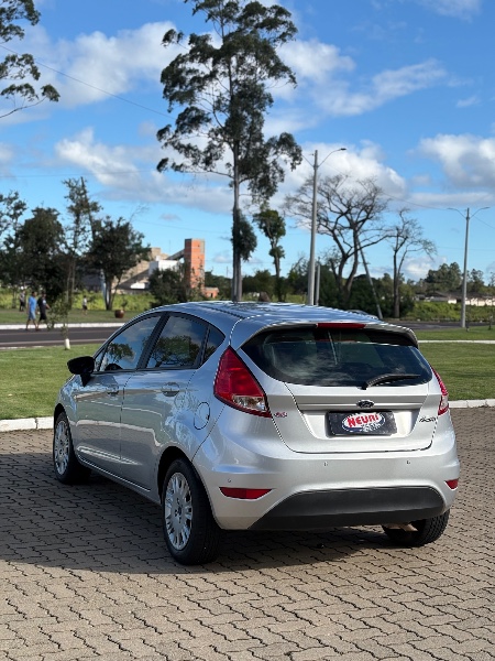 FORD FIESTA 1.5 S HATCH 16V FLEX 4P MANUAL 2015/2015 NEURI VEÍCULOS LAJEADO / Carros no Vale