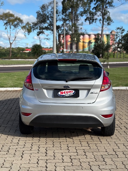 FORD FIESTA 1.5 S HATCH 16V FLEX 4P MANUAL 2015/2015 NEURI VEÍCULOS LAJEADO / Carros no Vale