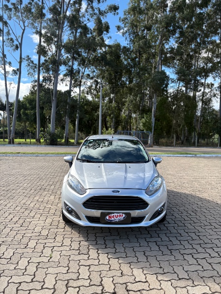 FORD FIESTA 1.5 S HATCH 16V FLEX 4P MANUAL 2015/2015 NEURI VEÍCULOS LAJEADO / Carros no Vale