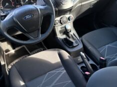 FORD FIESTA 1.5 S HATCH 16V FLEX 4P MANUAL 2015/2015 NEURI VEÍCULOS LAJEADO / Carros no Vale