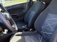 FORD FIESTA 1.5 S HATCH 16V FLEX 4P MANUAL 2015/2015 NEURI VEÍCULOS LAJEADO / Carros no Vale