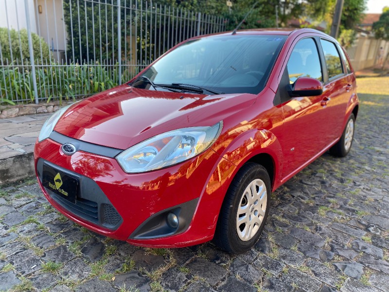 FORD FIESTA SE 1.6 2013/2014 ESTAÇÃO DO CARRO ESTRELA / Carros no Vale