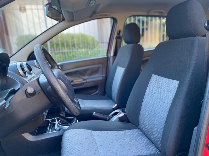 FORD FIESTA SE 1.6 2013/2014 ESTAÇÃO DO CARRO ESTRELA / Carros no Vale