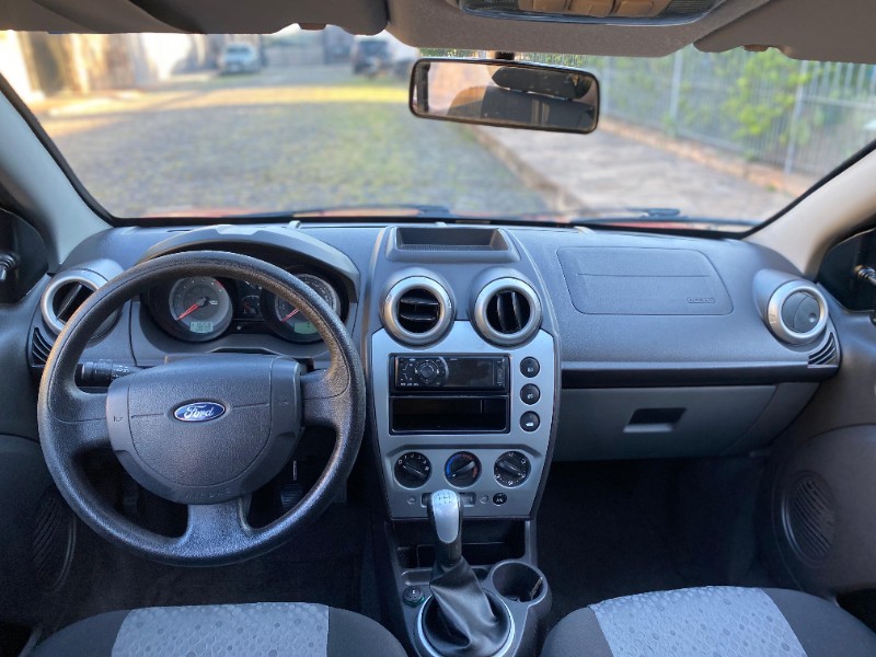 FORD FIESTA SE 1.6 2013/2014 ESTAÇÃO DO CARRO ESTRELA / Carros no Vale