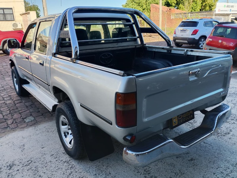 TOYOTA HILUX 3.0 SRV 4X2 16V /2004 CHIMA VEÍCULOS VENÂNCIO AIRES / Carros no Vale