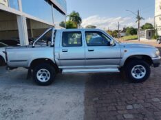 TOYOTA HILUX 3.0 SRV 4X2 16V /2004 CHIMA VEÍCULOS VENÂNCIO AIRES / Carros no Vale