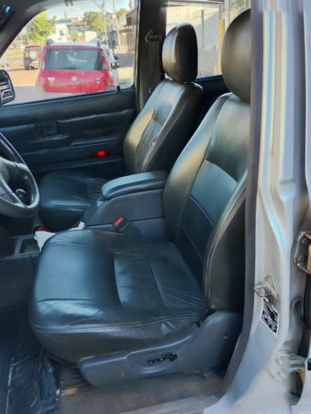 TOYOTA HILUX 3.0 SRV 4X2 16V /2004 CHIMA VEÍCULOS VENÂNCIO AIRES / Carros no Vale