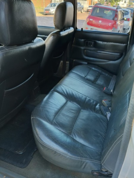 TOYOTA HILUX 3.0 SRV 4X2 16V /2004 CHIMA VEÍCULOS VENÂNCIO AIRES / Carros no Vale