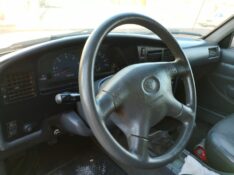 TOYOTA HILUX 3.0 SRV 4X2 16V /2004 CHIMA VEÍCULOS VENÂNCIO AIRES / Carros no Vale