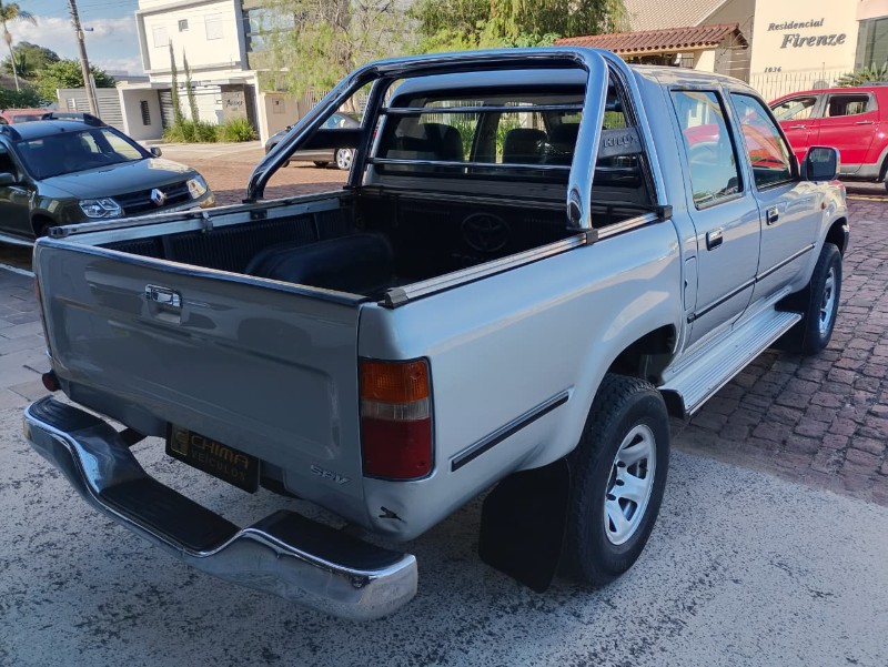 TOYOTA HILUX 3.0 SRV 4X2 16V /2004 CHIMA VEÍCULOS VENÂNCIO AIRES / Carros no Vale