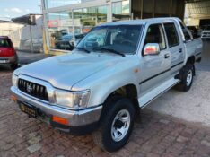 TOYOTA HILUX 3.0 SRV 4X2 16V /2004 CHIMA VEÍCULOS VENÂNCIO AIRES / Carros no Vale