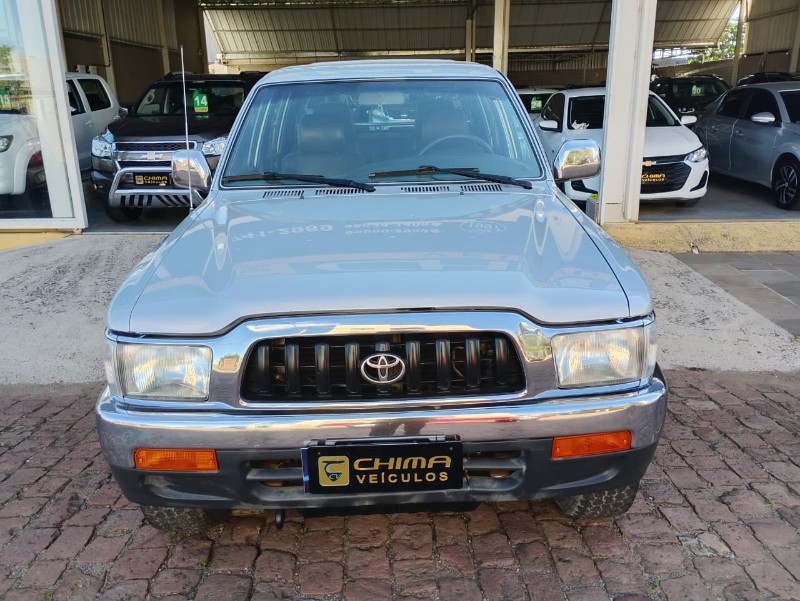 TOYOTA HILUX 3.0 SRV 4X2 16V /2004 CHIMA VEÍCULOS VENÂNCIO AIRES / Carros no Vale