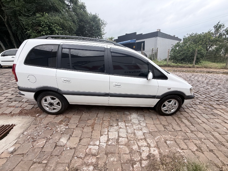 CHEVROLET ZAFIRA 2.0 ELEGANCE 8V 2001/2001 ELY AUTOMÓVEIS LAJEADO / Carros no Vale