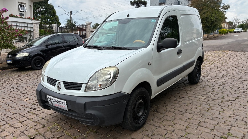 RENAULT KANGOO 1.6 EXPRESSION 16V 2011/2012 COMPLETO VEÍCULOS GUAPORÉ / Carros no Vale