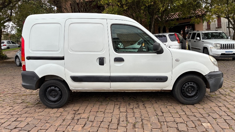 RENAULT KANGOO 1.6 EXPRESSION 16V 2011/2012 COMPLETO VEÍCULOS GUAPORÉ / Carros no Vale