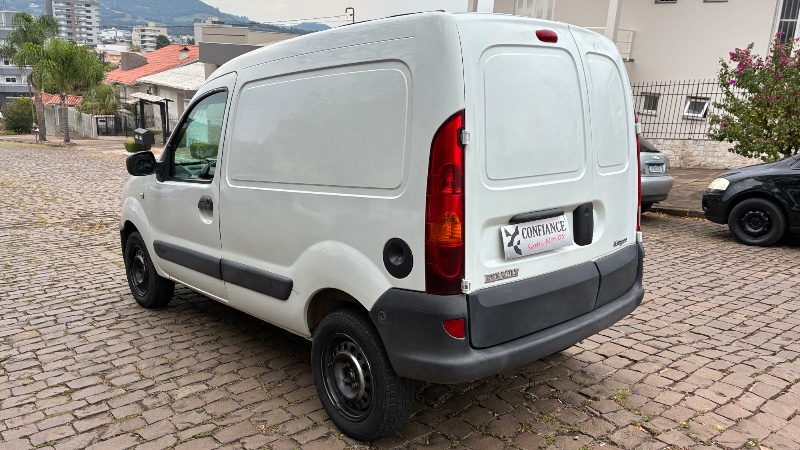 RENAULT KANGOO 1.6 EXPRESSION 16V 2011/2012 COMPLETO VEÍCULOS GUAPORÉ / Carros no Vale