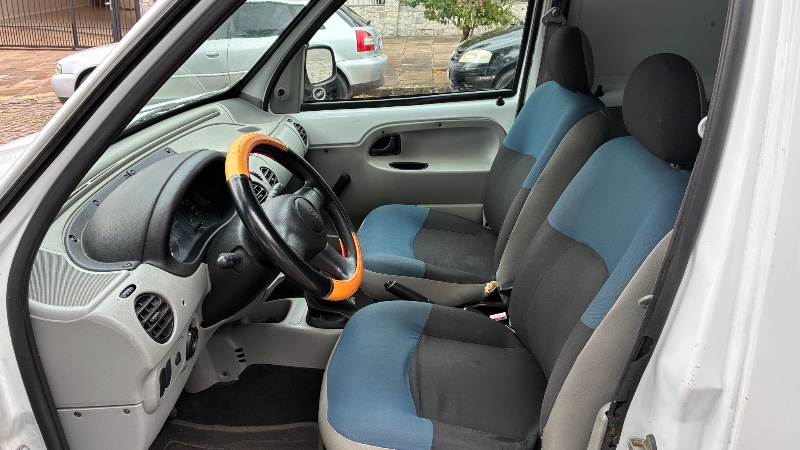 RENAULT KANGOO 1.6 EXPRESSION 16V 2011/2012 COMPLETO VEÍCULOS GUAPORÉ / Carros no Vale