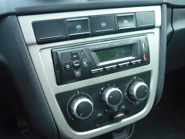 VOLKSWAGEN VOYAGE 1.0 MI CITY 8V FLEX 4P MANUAL 2011/2012 PREMIUM AUTOMÓVEIS ARROIO DO MEIO / Carros no Vale