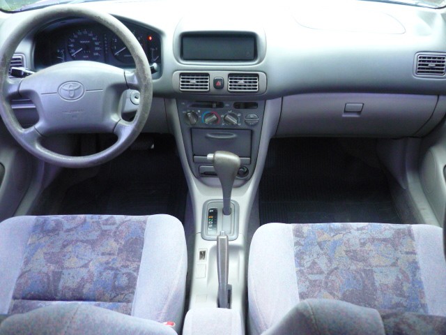 TOYOTA COROLLA 1.6 GLI 16V 1997/1998 PREMIUM AUTOMÓVEIS ARROIO DO MEIO / Carros no Vale