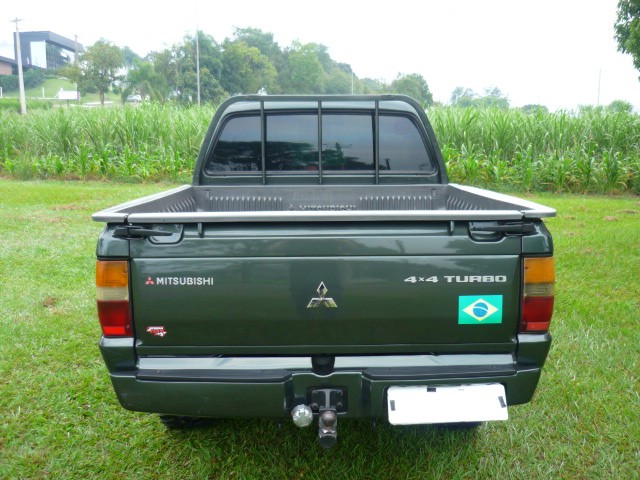 MITSUBISHI L200 2.5 GLS 4X4 8V 2003/2003 PREMIUM AUTOMÓVEIS ARROIO DO MEIO / Carros no Vale