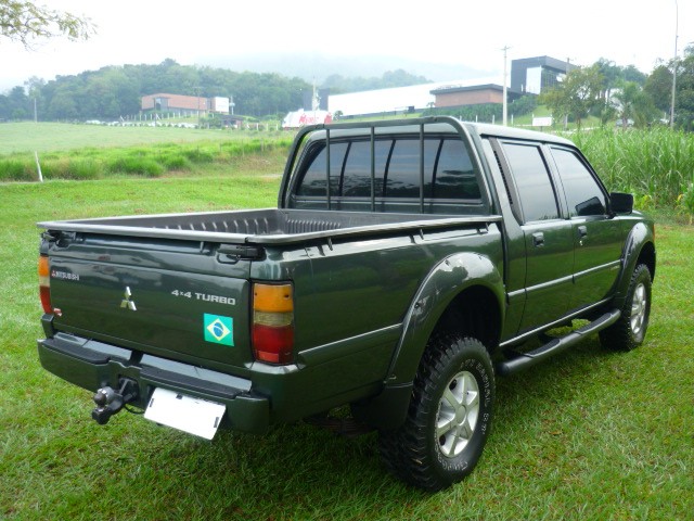 MITSUBISHI L200 2.5 GLS 4X4 8V 2003/2003 PREMIUM AUTOMÓVEIS ARROIO DO MEIO / Carros no Vale