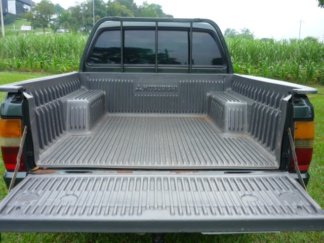 MITSUBISHI L200 2.5 GLS 4X4 8V 2003/2003 PREMIUM AUTOMÓVEIS ARROIO DO MEIO / Carros no Vale