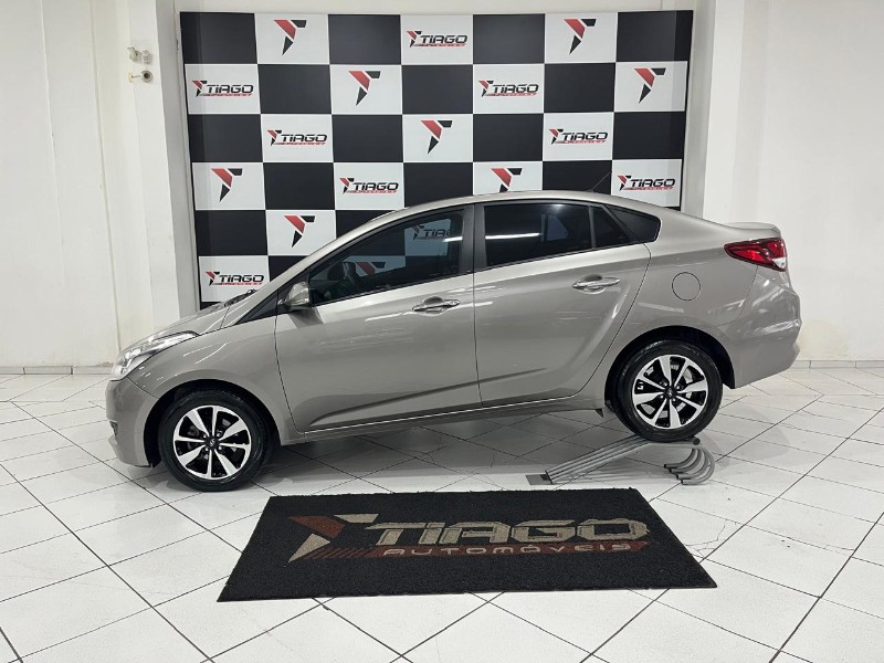 HYUNDAI HB20S 1.6 COMFORT PLUS 16V 2017/2017 TIAGO AUTOMÓVEIS VENÂNCIO AIRES / Carros no Vale