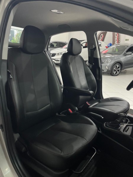 HYUNDAI HB20S 1.6 COMFORT PLUS 16V 2017/2017 TIAGO AUTOMÓVEIS VENÂNCIO AIRES / Carros no Vale