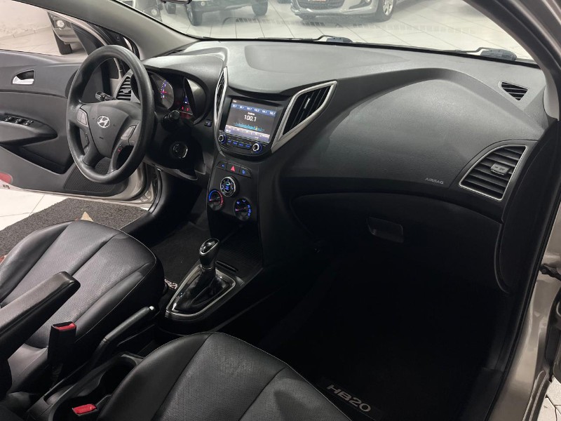 HYUNDAI HB20S 1.6 COMFORT PLUS 16V 2017/2017 TIAGO AUTOMÓVEIS VENÂNCIO AIRES / Carros no Vale