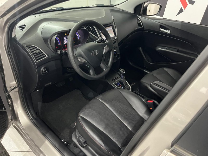 HYUNDAI HB20S 1.6 COMFORT PLUS 16V 2017/2017 TIAGO AUTOMÓVEIS VENÂNCIO AIRES / Carros no Vale