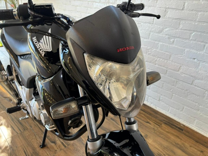 HONDA MOTOS CB 300R /2015 RT 811 VEÍCULOS ARROIO DO MEIO / Carros no Vale