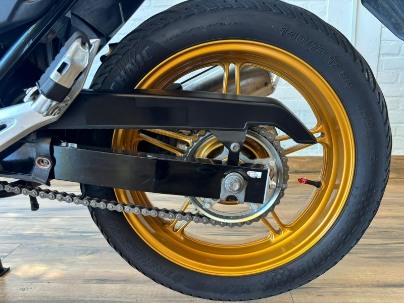 HONDA MOTOS CB 300R /2015 RT 811 VEÍCULOS ARROIO DO MEIO / Carros no Vale