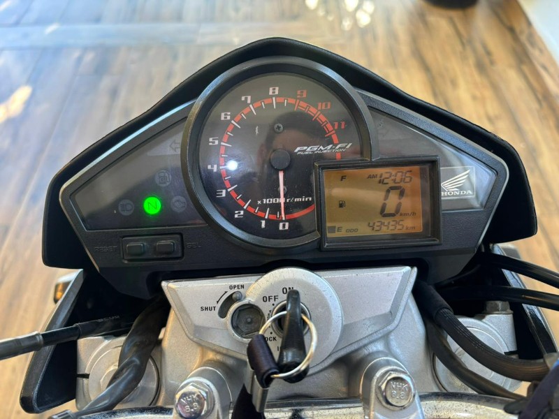 HONDA MOTOS CB 300R /2015 RT 811 VEÍCULOS ARROIO DO MEIO / Carros no Vale