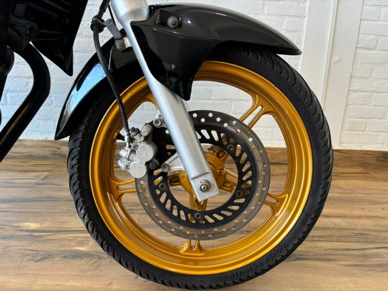 HONDA MOTOS CB 300R /2015 RT 811 VEÍCULOS ARROIO DO MEIO / Carros no Vale