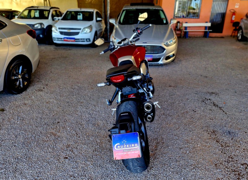HONDA MOTOS CB 1000R 2021/2021 CRUZEIRO MULTIMARCAS CRUZEIRO DO SUL / Carros no Vale