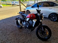 HONDA MOTOS CB 1000R 2021/2021 CRUZEIRO MULTIMARCAS CRUZEIRO DO SUL / Carros no Vale