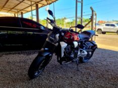HONDA MOTOS CB 1000R 2021/2021 CRUZEIRO MULTIMARCAS CRUZEIRO DO SUL / Carros no Vale