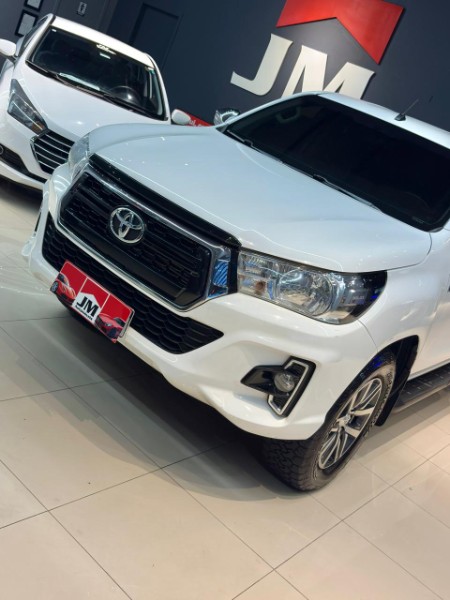 TOYOTA HILUX 2.8 SRV 4X4 CD 16V 2020/2020 JM AUTOMÓVEIS VENÂNCIO AIRES / Carros no Vale