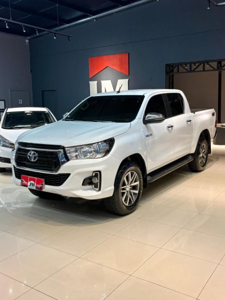 TOYOTA HILUX 2.8 SRV 4X4 CD 16V 2020/2020 JM AUTOMÓVEIS VENÂNCIO AIRES / Carros no Vale