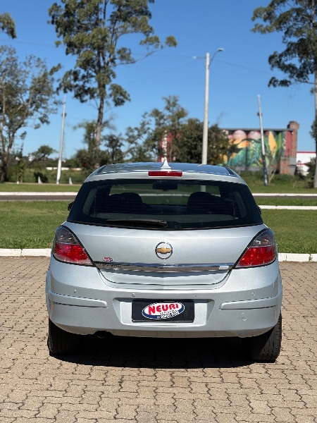 CHEVROLET VECTRA 2.0 GT 8V /2009 NEURI VEÍCULOS LAJEADO / Carros no Vale