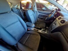 FORD FOCUS 2.0 FLEX 2013/2013 CRUZEIRO MULTIMARCAS CRUZEIRO DO SUL / Carros no Vale