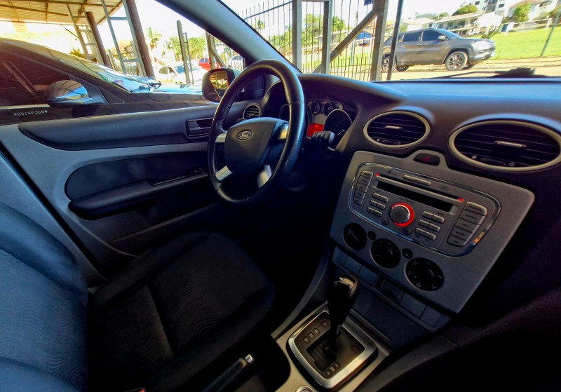 FORD FOCUS 2.0 FLEX 2013/2013 CRUZEIRO MULTIMARCAS CRUZEIRO DO SUL / Carros no Vale