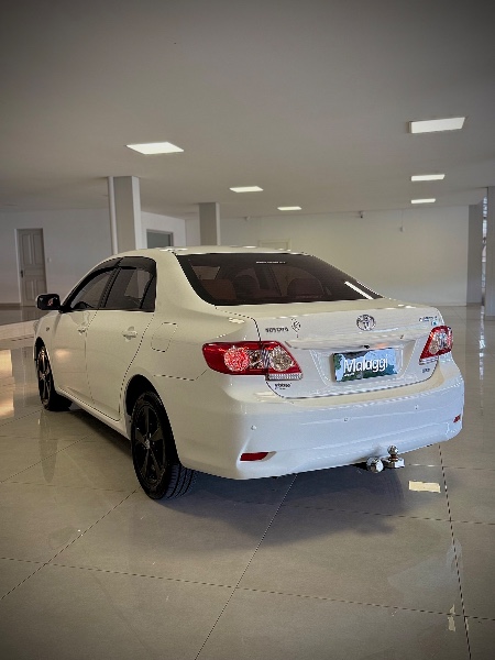 TOYOTA COROLLA 2.0 XEI 16V FLEX 4P AUTOMÁTICO 2011/2012 MALAGGI VEÍCULOS ENCANTADO / Carros no Vale