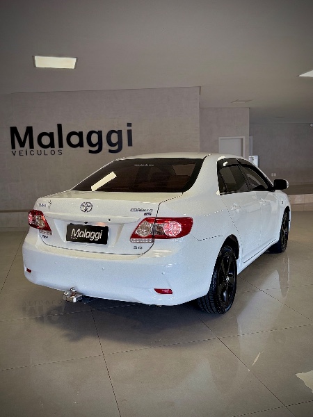 TOYOTA COROLLA 2.0 XEI 16V FLEX 4P AUTOMÁTICO 2011/2012 MALAGGI VEÍCULOS ENCANTADO / Carros no Vale